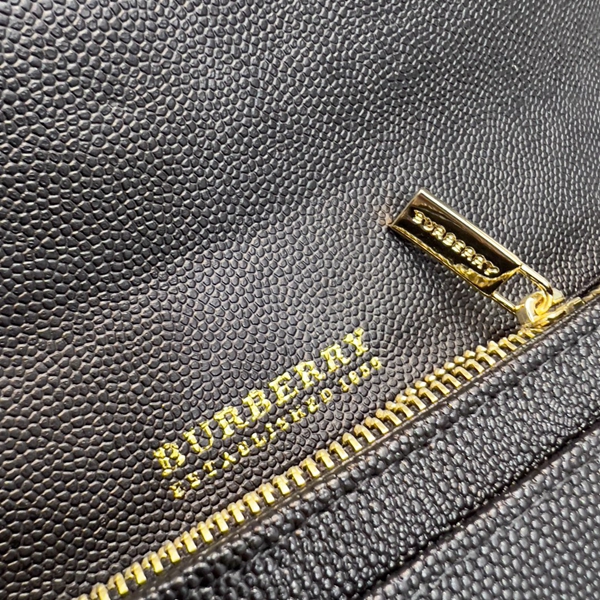 バーバリー財布角部分ディテール